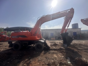 รถขุดล้อยางมือสอง Doosan DH210W-7 ขนาด 21 ตัน พร้อมใบมีด รถขุด Doosan DH210W DH210W-7 มือสอง ราคาถูก - Product Image 3