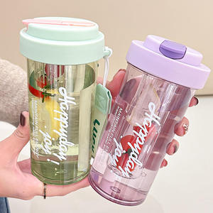 Vaso Portátil <span class=keywords><strong>de</strong></span> Plástico <span class=keywords><strong>de</strong></span> 600 ml con Correa para la Muñeca, Pajita Antiderrames y Logotipo Personalizable para la Vuelta al Cole, Niñas, Verano y Camping - Product Image 1