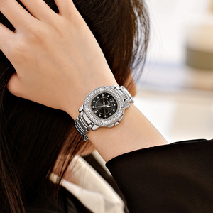 Reloj Cuadrado Plateado para Mujer con Bisel de Cristal, Brazalete de Acero Inoxidable, Elegante Reloj de Pulsera de Cuarzo - Product Image 2