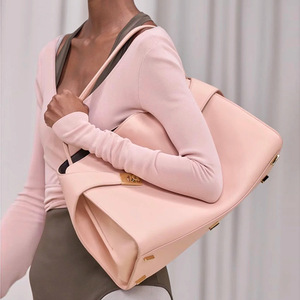 Nouveau sac à main en PU pour femmes, édition limitée, design élégant, grande capacité, polyvalent, sac à bandoulière, élégant, minimaliste, sac fourre-tout pour les voyages - Product Image 3