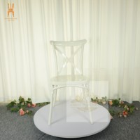 Chaise d'extérieur empilable en plastique blanc à dossier croisé, idéale pour la restauration, le jardin, les cafés et les hôtels – Meilleure vente