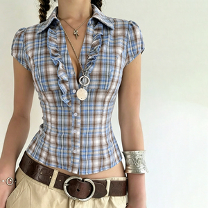 Camisa a cuadros con cuello en V y volantes estilo Sweet Fresh – Linda blusa a cuadros para mujer - Product Image 1