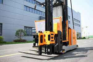 Montacargas HELI de 1500 kg a Precio de Fábrica, Montacargas de 3 Vías con Operador a Bordo, Apilador Eléctrico VNA para Pasillos Estrechos de Almacén - Product Image 3