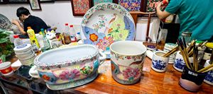 Alta calidad Qianlong Jingdezhen <span class=keywords><strong>pintado</strong></span> <span class=keywords><strong>a</strong></span> <span class=keywords><strong>mano</strong></span> patrón de hoja de tabaco maceta de escritorio maceta de porcelana china antigua - Product Image 6