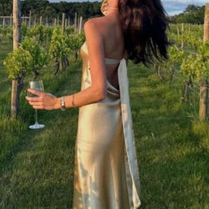 Robe <span class=keywords><strong>maxi</strong></span> fluide élégante vintage à la mode pour femmes en satin à col en V profond plissé à dos ouvert croisé - Product Image 4