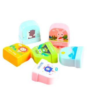<span class=keywords><strong>Tissu</strong></span> de dessin animé automatique Timbres nominatifs personnalisés Tampons jouets en plastique personnalisables <span class=keywords><strong>pour</strong></span> vêtements d'enfants à usage de bureau - Product Image 1