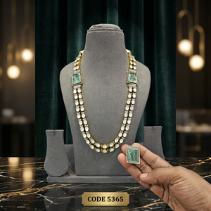 Collar de Doble Capa Color Verde Menta con Acabado Dorado de Lujo, con Anillo a Juego, Joyería de Moda para Novias, Bodas y Fiestas - Product Image 3