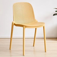 Chaise empilable en polypropylène (PP) durable pour intérieur et extérieur, avec dossier perforé, idéale pour la salle à manger et les loisirs, garantie 3 ans