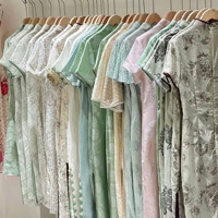 Cheongsams de Segunda Mano al Por Mayor para Mujer, Estilo Chino, Diversos Estilos Modernos para Reventa, con Empaque en Fardos