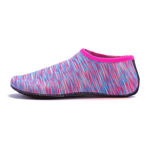 Peso ligero de secado rápido antideslizante agua suave Aqua Yoga zapatos playa <span class=keywords><strong>piscina</strong></span> natación neopreno <span class=keywords><strong>calcetines</strong></span> multicolor marca OEM - Product Image 1