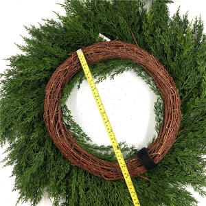 Couronne de cèdre de Noël de style nordique guirlande artificielle signe de porte d'entrée - Product Image 5