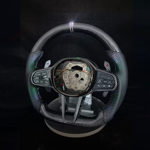 Volante de Fibra de Carbono con Iluminación Lateral RGB Estándar para CS, Personalizable con Cuero Perforado - Product Image 2