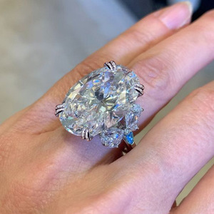 Elegante Anello a Forma di Cigno con Zirconi, Gioiello Minimalista di Lusso per Donna, Accessorio Chic per Uso Quotidiano, Regalo Raffinato - Product Image 3