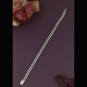 Élégant bracelet en argent avec chaîne et maillons fins avec ajustement réglable pour tous les poignets - Product Image 2