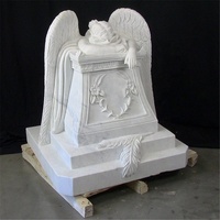 Monument funéraire en marbre blanc avec des ailes d'ange, design personnalisé, sculptures de monuments funéraires, pierres tombales pour les tombes