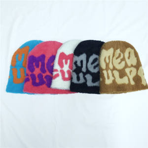 Gorro de Punto Jacquard con Diseño de Llamas Personalizado, Gorros Multicolores para el Invierno, Cálidos y con Estampado de Cuadros - Product Image 1