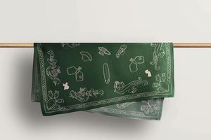 Pañuelo de cuello sofisticado negro con monograma para novia, de seda, algodón y poliéster, recuerdos para despedida de soltera - Product Image 3