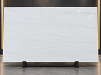 Dalles de marbre blanc cristallin pour îlots de cuisine, murs de salle de bain, comptoirs de bar, dessus de table, sols d'hôtel et panneaux découpés sur mesure