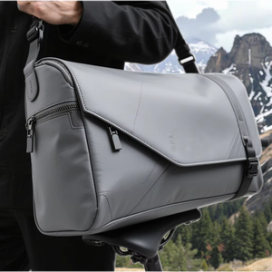 Sac de poitrine multifonctionnel imperméable pour hommes, idéal pour le sport, la gym, les voyages, la moto et le vélo - Product Image 3