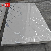 Plaque de marbre PVC avec revêtement UV brillant pour la décoration murale intérieure