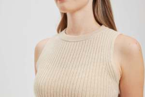 Gilet en cachemire pur à 100 % pour femme, col rond, tricoté plat, sans manches, style décontracté et chic pour l'hiver - Product Image 3