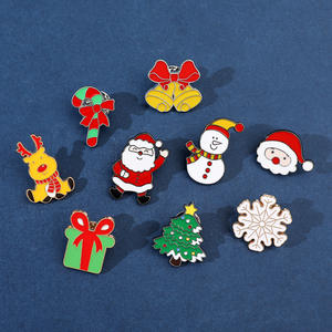 新しいクリスマスバッジデザイン カスタムエナメルピン クリスマスツリー 雪だるま ラペルピン ベル トナカイ キャンディ ソックス サンタ メタルブローチ - Product Image 6