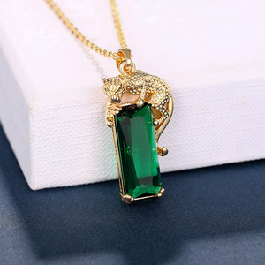 Collana con Ciondolo Leopardo Trendy per Donne, Gioiello Elegante con Charm Animale, Accessorio di Moda per Uso Quotidiano, Idea Regalo - Product Image 2