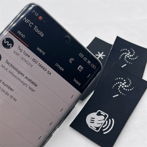 Etiqueta tejida de poliéster con chip NFC para camisas, tamaño damasco - Product Image 5