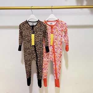 Pigiami Coordinati per Famiglia in Morbida Viscosa di Bambù, Set con Stampa Teschio di Halloween per Uomini, Donne e Bambini, con <span class=keywords><strong>Camicia</strong></span> Abbottonata - Product Image 6