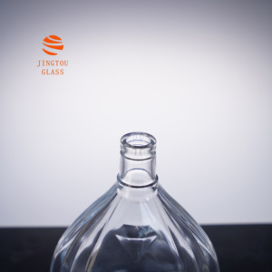 Bouteille <span class=keywords><strong>de</strong></span> vin en verre transparente en forme <span class=keywords><strong>de</strong></span> goutte d'eau personnalisable <span class=keywords><strong>de</strong></span> 650 ml, adaptée au brandy, au whisky, au <span class=keywords><strong>rhum</strong></span> - Product Image 5