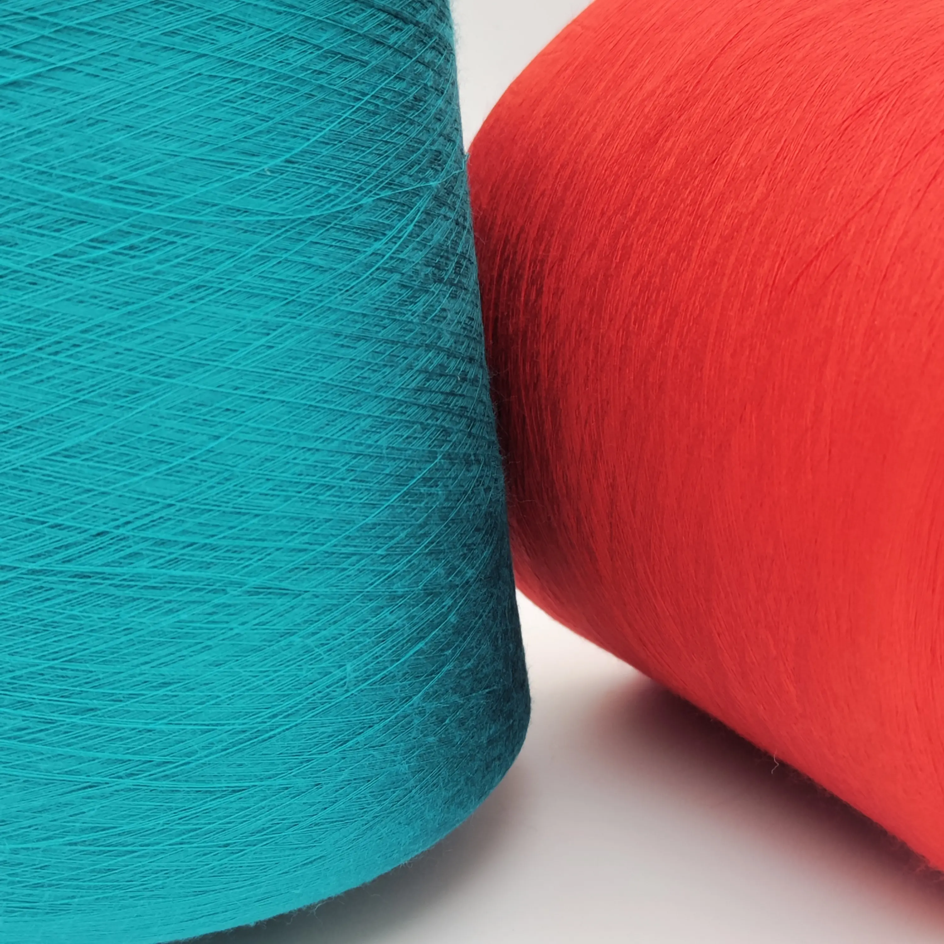 L'usine chinoise fournit directement du fil de fibre de bambou pour le fil à tricoter pour le tissage