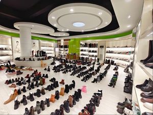 Kustom pabrikan 2026 sepatu bot hak Stiletto musim dingin wanita seksi dengan ujung runcing - Product Image 6