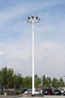 Tour d'éclairage à mât haut 25M 30M 35M avec système de levage pour poteaux d'aéroport et projets d'éclairage extérieur en acier
