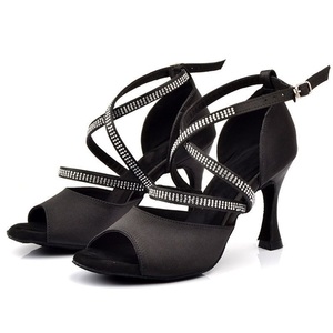 Chaussures <span class=keywords><strong>de</strong></span> danse latine sur mesure pour femmes en satin, confortables, respirantes, à talons hauts, semelle souple en cuir véritable, pour la salsa et la scène - Product Image 4