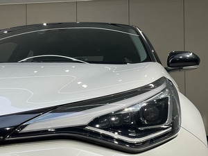 <span class=keywords><strong>Toyota</strong></span> C-HR SUV <span class=keywords><strong>2021</strong></span> 2022 2023 – Voiture d'occasion compacte et économique avec caractéristiques pratiques, traction avant, sièges en cuir, essence - Product Image 4
