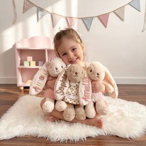 Peluches Lapin Mignonnes Personnalisées Faites à la Main – Cadeaux et Faveurs de Fête de la Première Pâques pour Bébé – Chine - Product Image 1