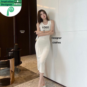 Robe de soirée élégante et tendance, inspirée des créateurs, avec logo haut de gamme, manches longues, coupe trapèze ajustée, entièrement noire, idéale pour les soirées et clubs. - Product Image 4