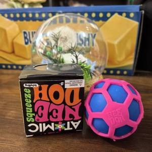 ของเล่นบีบ Needoh Fuzz Ball สร้างสรรค์ บรรเทาความเครียด ไม่เหนียวเหนอะหนะ นุ่ม พกพาสะดวก ของตกแต่งโต๊ะ Needoh - Product Image 1