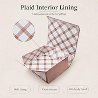 Boîte cadeau rigide pliable rose mat avec ruban en soie intégré et doublure intérieure à carreaux marron pour coffret cadeau beauté