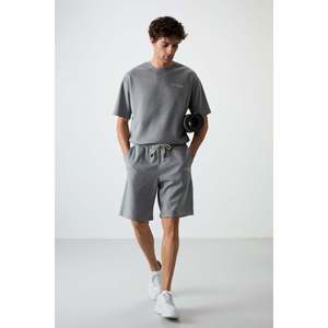Conjunto de Pantalones Cortos Bordados de Corte Holgado en Mezcla de Algodón Gris Melange para Hombre Air Jones - Conjunto de Dos Piezas Cómodo e Informal - Product Image 1