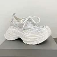 Dropshipping Logo Personnalisé 2026 Hiver Nouvelles Chaussures de Sport Décontractées Rehaussantes Couples Mode Hommes Baskets Épaisses en Maille