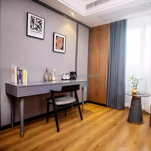 Juegos de Dormitorio Económicos para Hotel: Camas Individuales y Dobles de Madera Personalizadas con Cabecero Tapizado, Mesitas de Noche, Escritorio y Mesa Auxiliar - Product Image 4