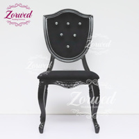 Chaise de salle à manger noire de luxe gothique moderne en gros, dossier bouclier à boutons en cristal, chaises de mariage en velours noir de style français pour hôtel