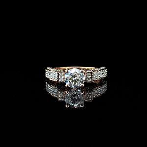 Bague de luxe en argent 925 plaqué rhodium avec moissanite VVS, pierres rondes de diamant pour fiançailles et mariage - Product Image 1