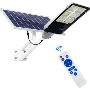 เสาไฟถนนพลังงานแสงอาทิตย์แบบรวม 200W พร้อมรีโมทคอนโทรล เปิด-ปิดอัตโนมัติ กันน้ำ IP65 สำหรับไฟส่องสว่างภายนอกอาคาร - Product Image 1
