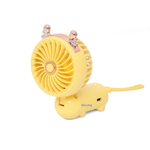 Mini ventilateur portable créatif d'été pliable en plastique, motif chat et cerf, rechargeable par USB, pour étudiants et activités extérieures - Product Image 1