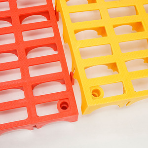 Grille de drainage en plastique pour lavage de voitures, dalles emboîtables, rouge et jaune, rectangulaires, pour usage intérieur, surface texturée - Product Image 1