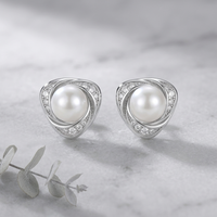 Boucles d'oreilles clous triangle en perles pour femmes, plaqué or blanc, laiton, tige en argent 925, oxyde de zirconium, luxe, sans nickel, personnalisables OEM