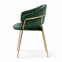 Chaise de cuisine rembourrée de qualité supérieure fabriquée en Italie avec base en acier laqué Produit italien pour salle à manger