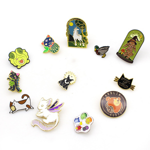 Esmalte en forma personalizada para Pin de solapa Pin de metal Hecho de aleación de zinc de aluminio CarvedStampedPrinted Con letras grabadas Navidad - Product Image 3